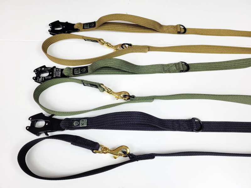 K9 Thorn Kong-Frog-Karabiner Doppelleine mit schwarz, 255 cm