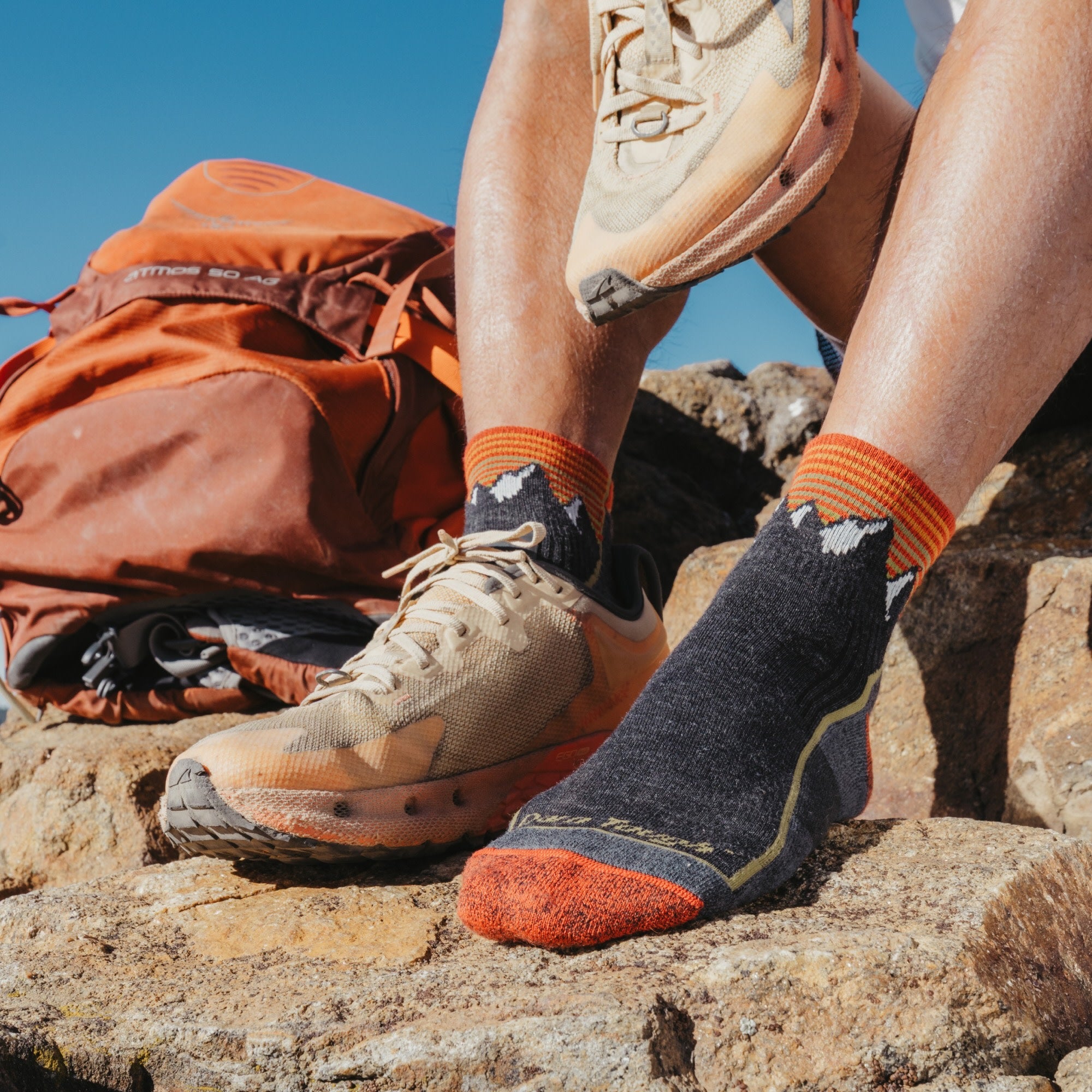 Darn Tough Hiker 1/4 Wandersocken mit Dämpfung, Mountain Gray
