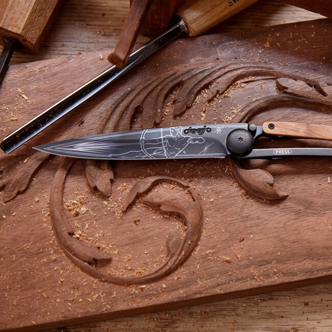 Deejo Tattoo Sagittarius Schließmesser black olive wood