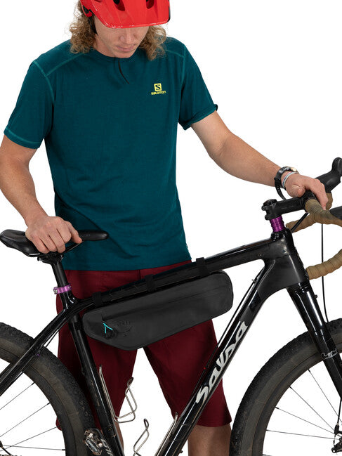 OSPREY Escapist Frame Bag Small, schwarz