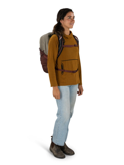 OSPREY Quasar 28 city-rucksack sägemehlbraun/rosinrot