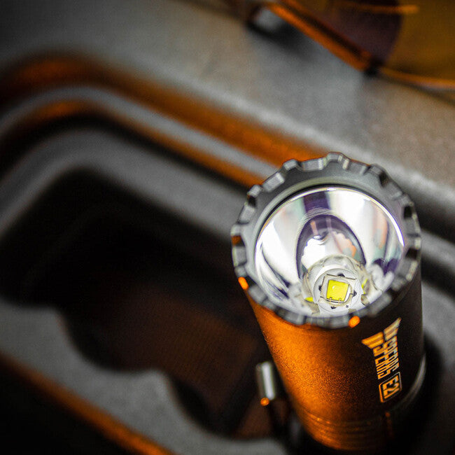 Speras E21 EDC Tactical wiederaufladbare taschenlampe 2000LM, schwarz