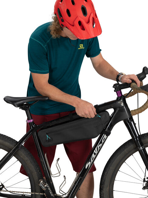 OSPREY Escapist Frame Bag Medium, schwarz