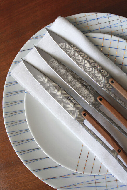 Deejo Set mit 6 steakmessern, titanoberfläche, olivenholz, art-déco-design