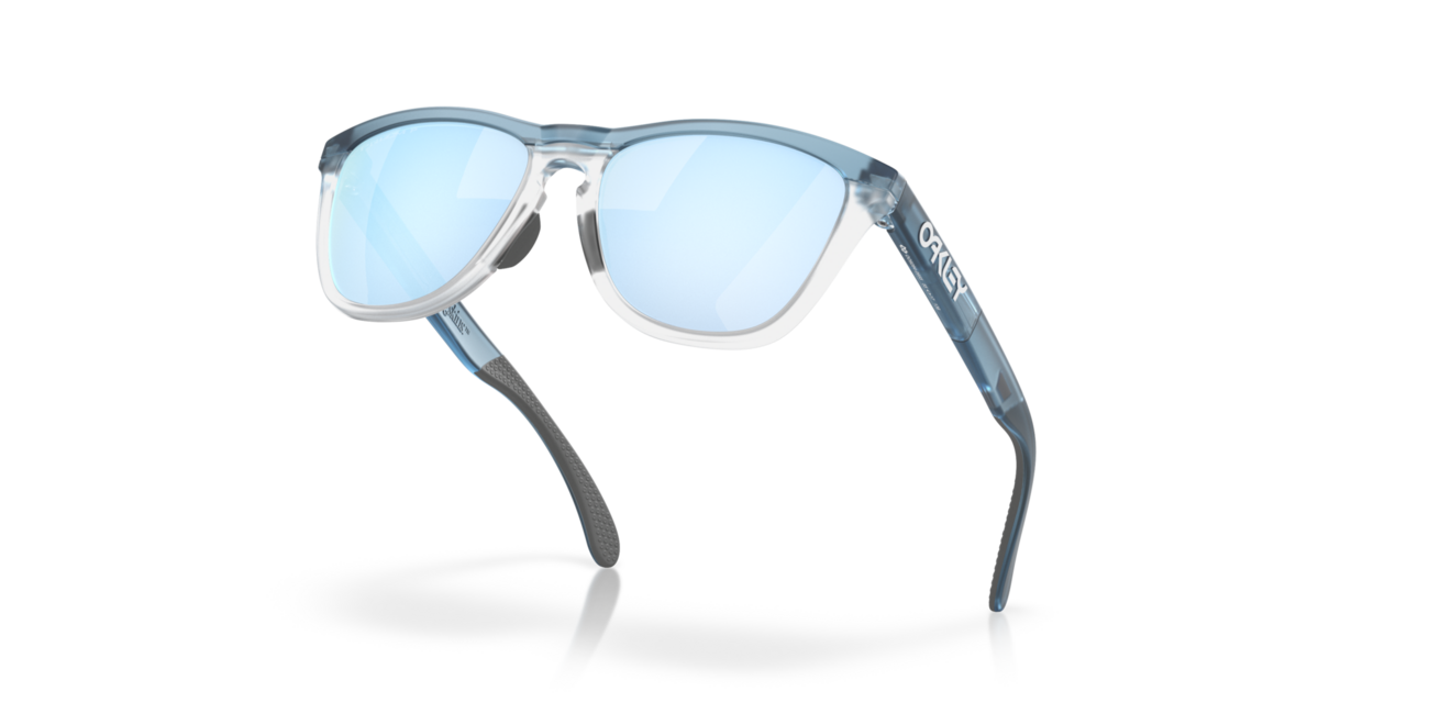 Oakley FROGSKINS RANGE mit Rahmen Trans Stonewash/Clear und mit Dias Prizm Deep Water Polarized 55