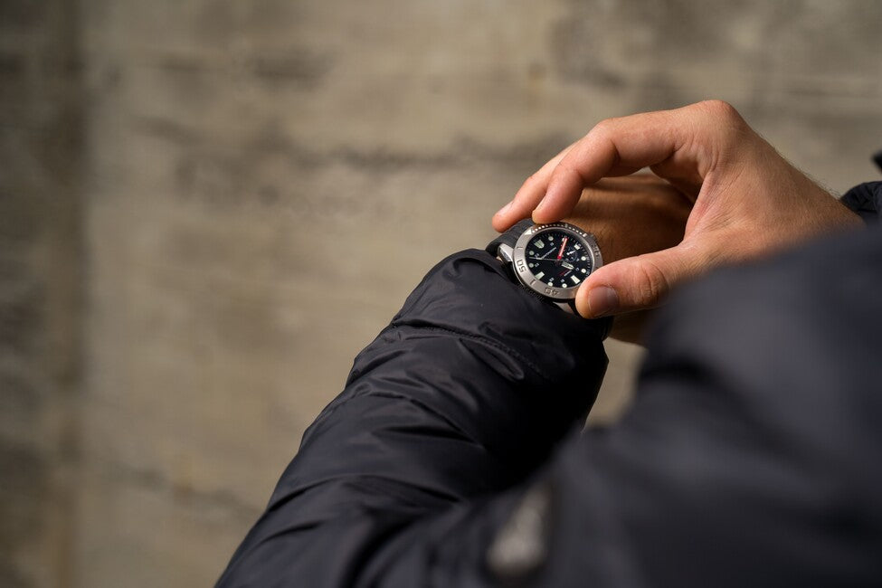 Pentagon Uhr Genesis, silber