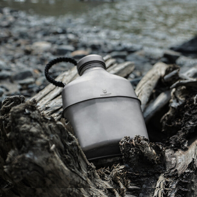 Silverant Titanium Flask with Mouthpiece and Case