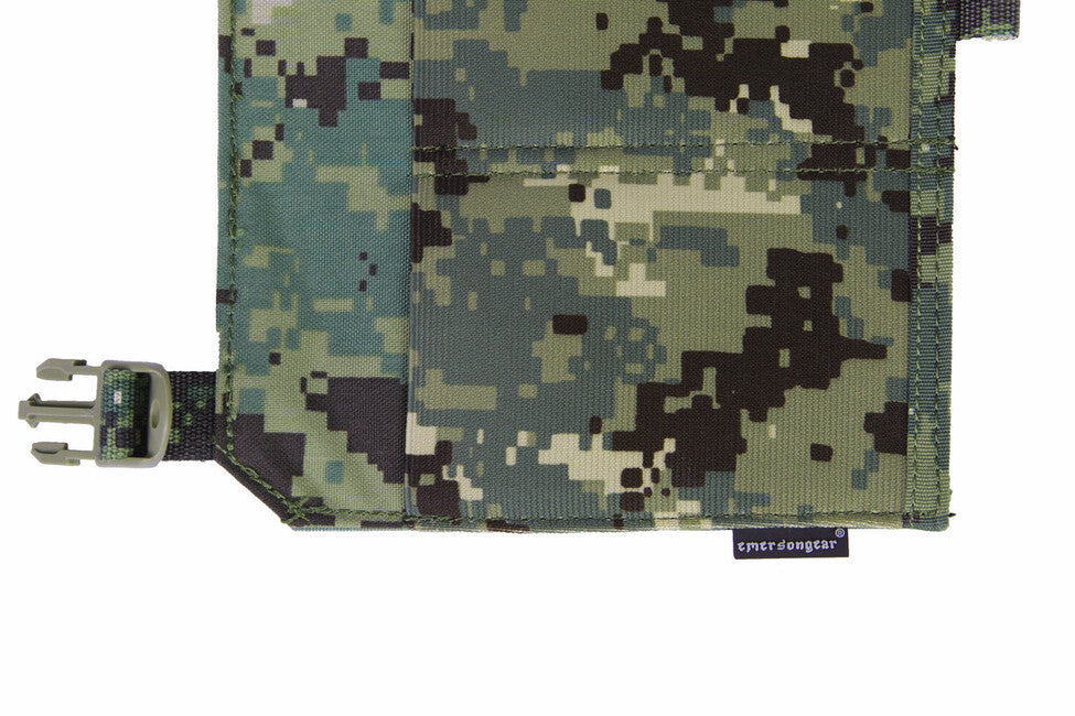 Emersongear Panel für drei M4 Magazine auf taktischer Weste, multicam 500D