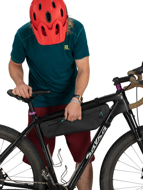 OSPREY Escapist Frame Bag Medium, schwarz