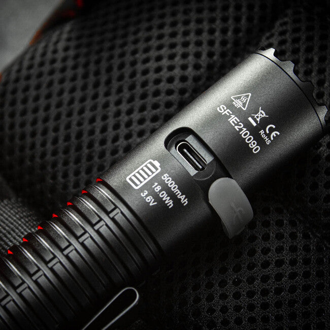 Speras E21 EDC Tactical wiederaufladbare taschenlampe 2000LM, schwarz