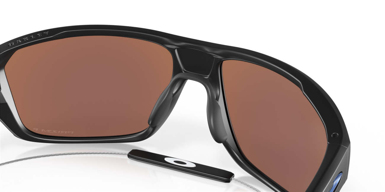 Oakley SPLIT SHOT Sonnenbrille mit Rahmen Matte Black und mit Dias Prizm Deep Water Polar 64