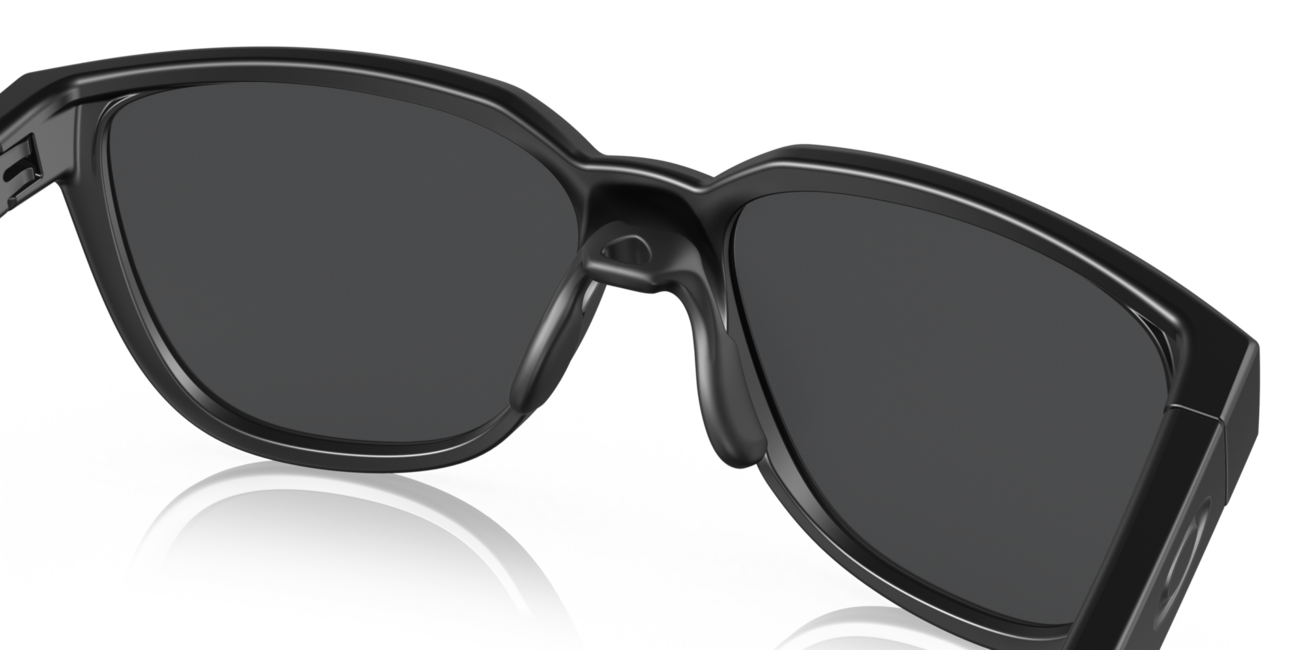 Oakley Actuator mit Rahmen Matte Black und mit Dias Prizm Black Polar 57