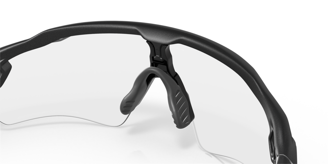 Oakley RADAR EV PATH Fotochrome Brille mit Rahmen Steel und mit Dias Clear 50% Black Irid Photo