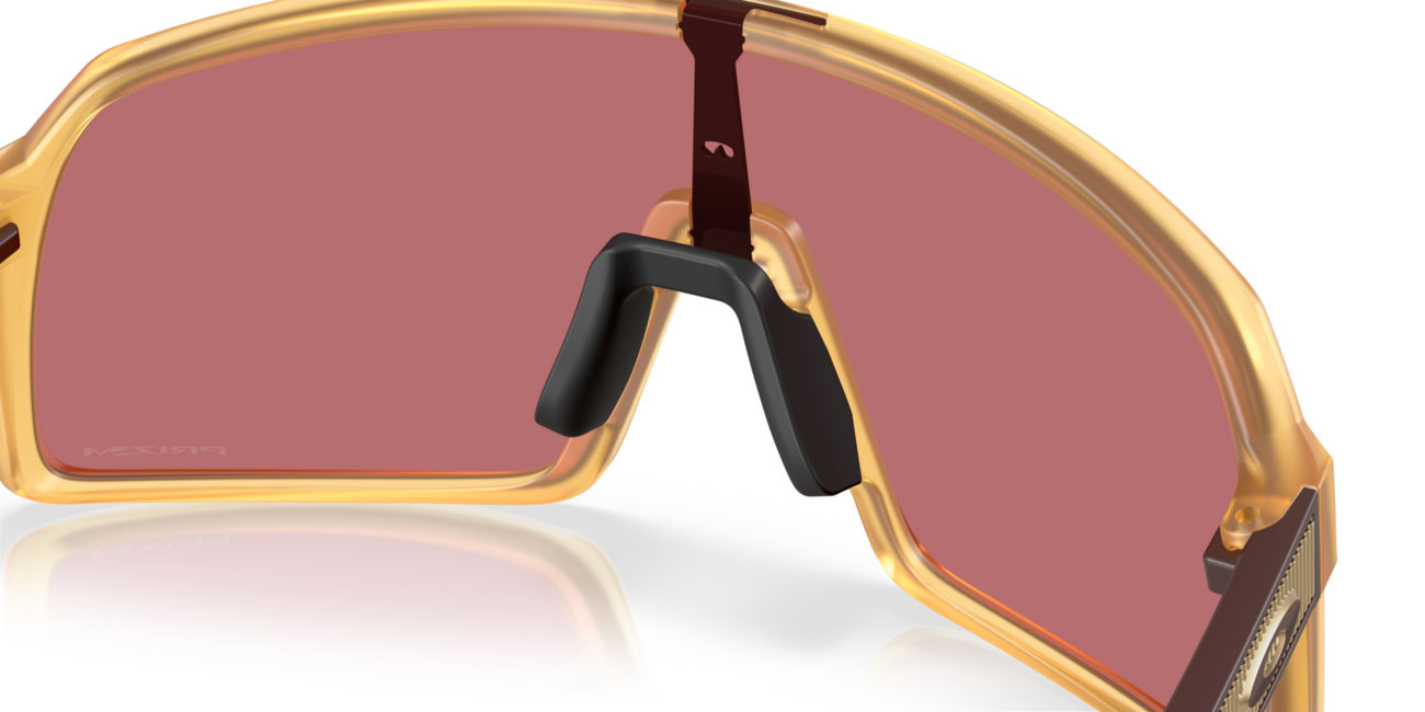 Oakley SUTRO Sonnenbrille mit Rahmen Matte Trans Light Curry und mit Dias Prizm Dark Golf , Steel