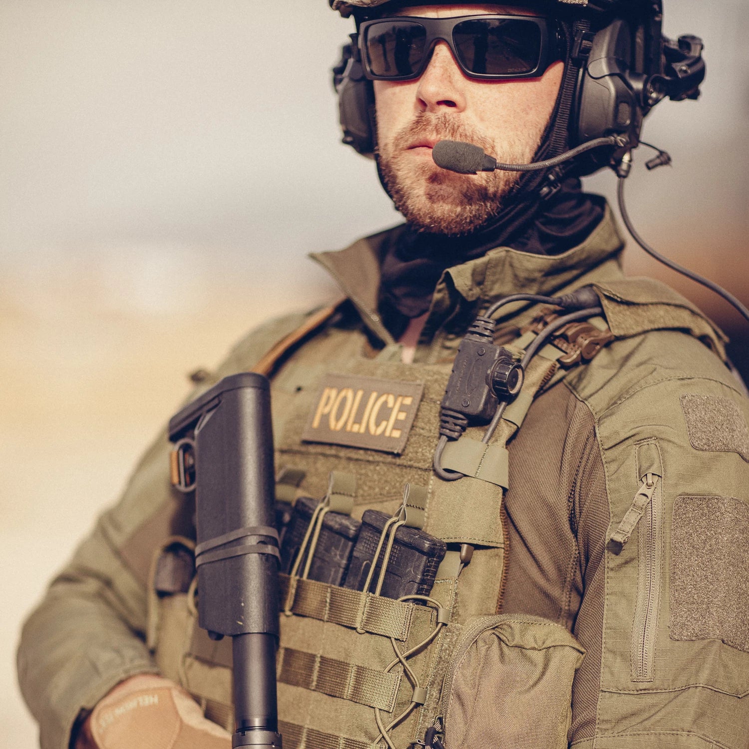 Helikon-Tex MCDU Combat Shirt nátelník ruksak taktický NyCo Ripstop, coyote – v použití 3