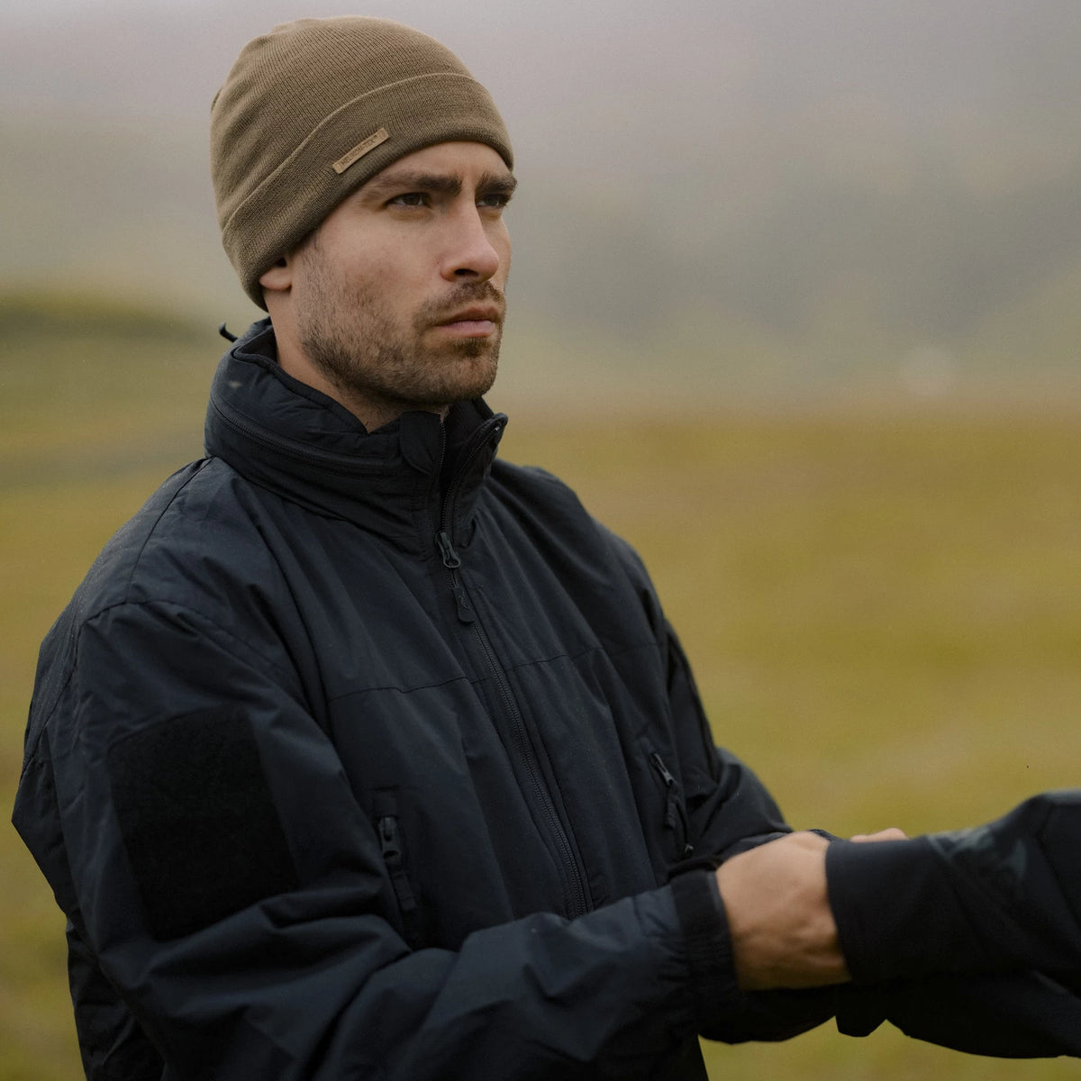 Helikon-Tex LEVEL 7 ľahká zimná bunda Climashield Apex 100g, Coyote – v použití 3
