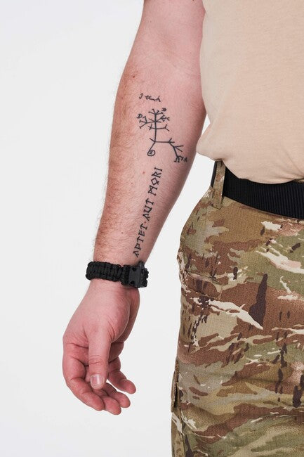 WARAGOD Bazin Arm Band with Plastic Clip and Whistle, Black