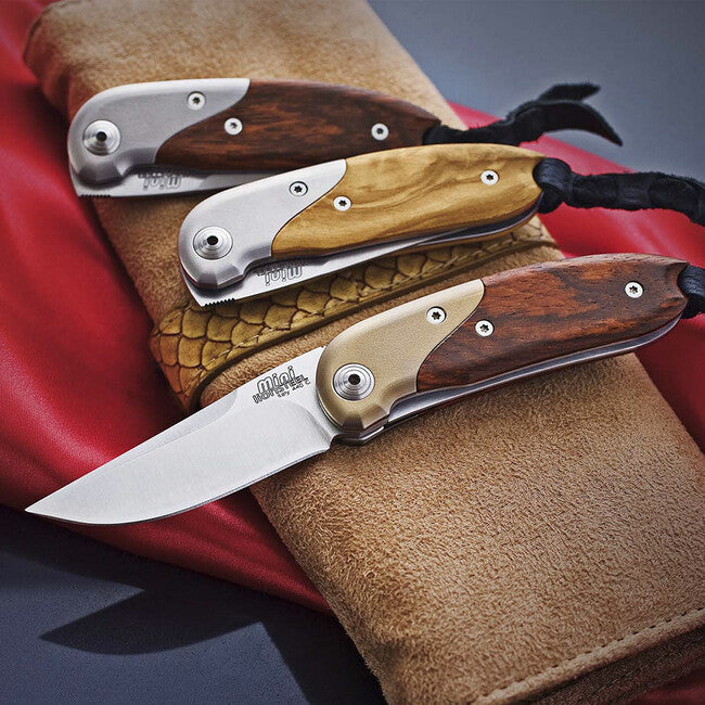 Lionsteel taschenmesser mit Klinge aus D2 8200 UL-Stahl