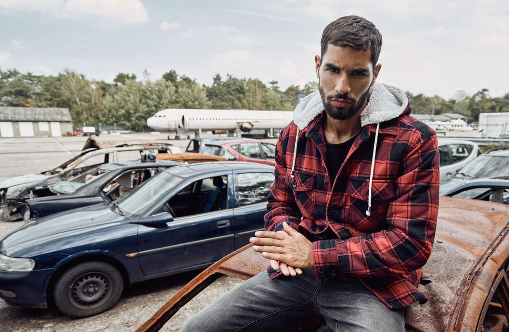 Brandit Lumberjacke mit Kapuze, rot-schwarz