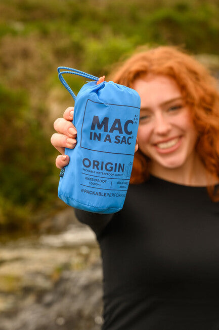 Mac in einer Origin 2 UNI-Jacke, ocean blue