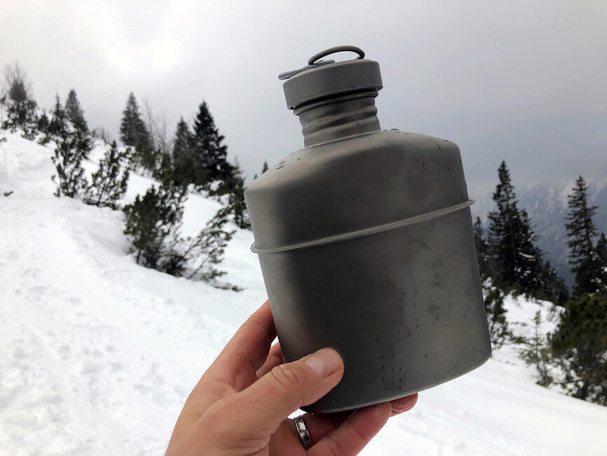 Origin Outdoors Titanium Feldflasche mit Karabiner und Tragetasche 1 l
