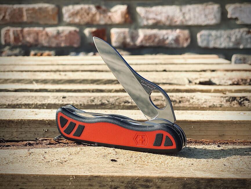 Victorinox vreckový nôž červeno-čierny 111mm Forester VX