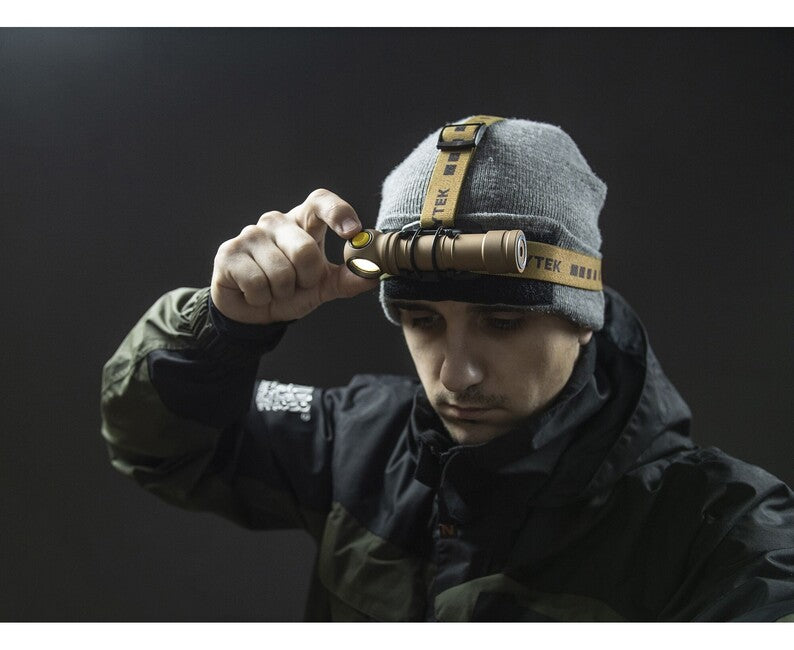 ArmyTek Wizard C2 Pro Max weiße led-handlampe mit magnetischem halter, batteriebetrieben, 4000 lm, sandfarben