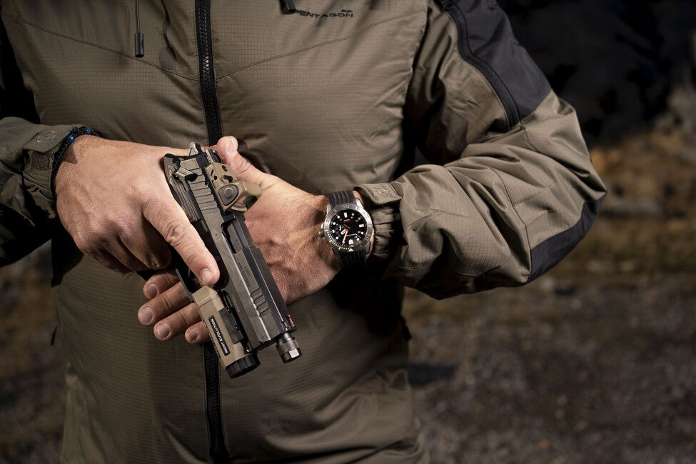 Pentagon Uhr Genesis, silber