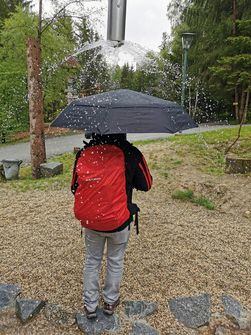 Origin Outdoors Wind-Trek Windproof Compact Regenschirm mit Glasfaserstäben und Teflonbeschichtung L schwarz